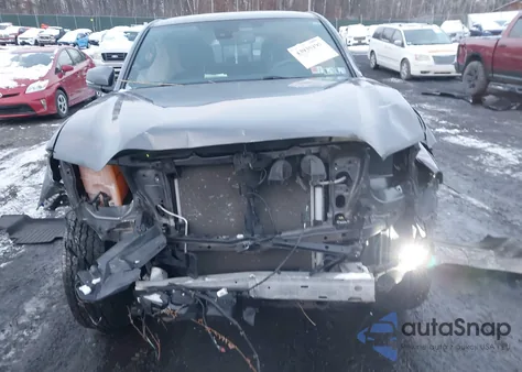 2021 Toyota Tacoma Trd Off-Road z USA, uszkodzony, nr VIN 5TFCZ5AN8MX246401